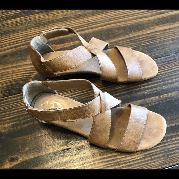 A2 Heelrest Aerosoles Comfort Brown Strapy Sandal Stacked Heel Woman’s 7.5 - Picture 5 of 10
